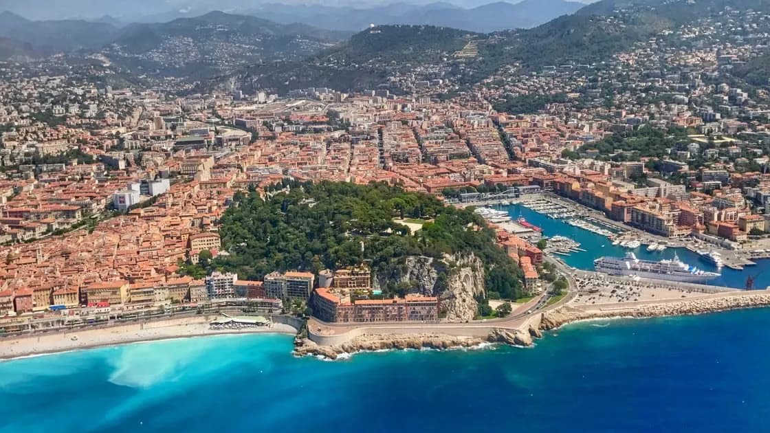 Czy w Nicei jest bezpiecznie? Odkryj zagrożenia i porady bezpieczeństwa