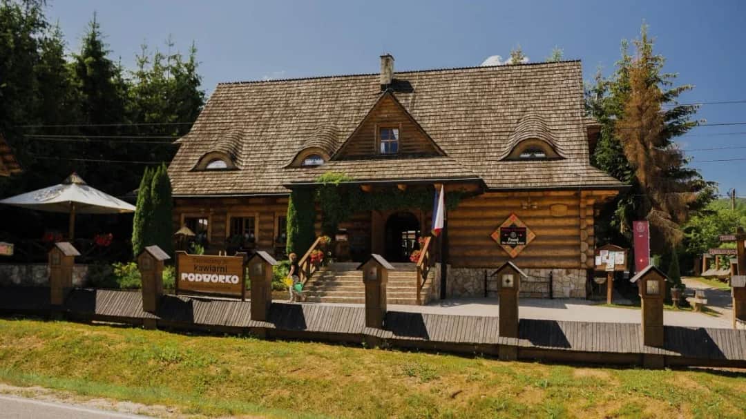 Gdzie zjeść w Wetlinie? Odkryj najlepsze restauracje i smaki