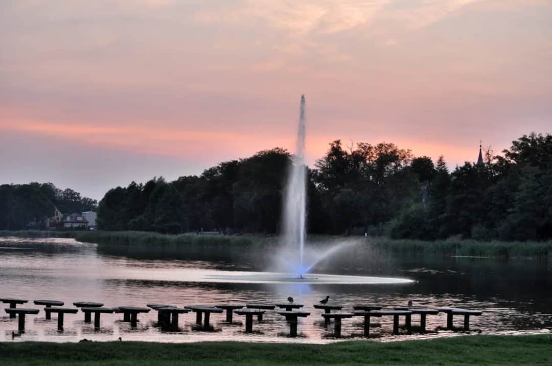 Jezioro Łoniewskie - tajemnice, atrakcje i piękno natury w regionie